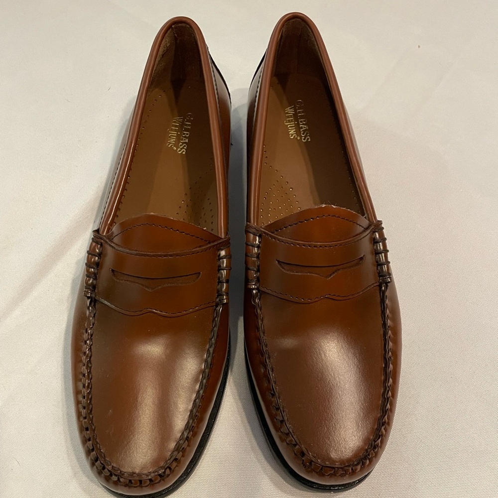 Brand New! GH Bass Women’s Whitney Weejuns Loafers Size 9.5